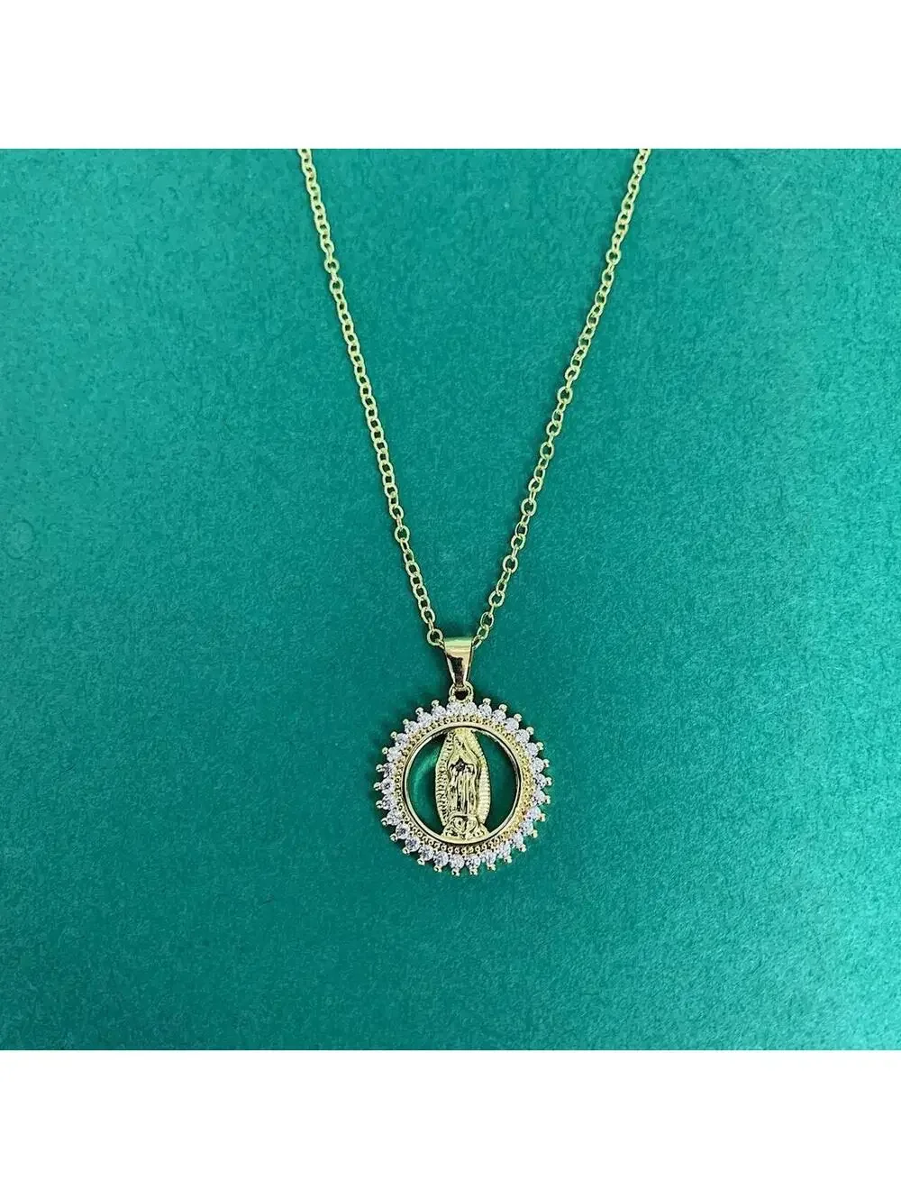 Vintage Y2K Gold Rhinestone Circle Chain Necklace